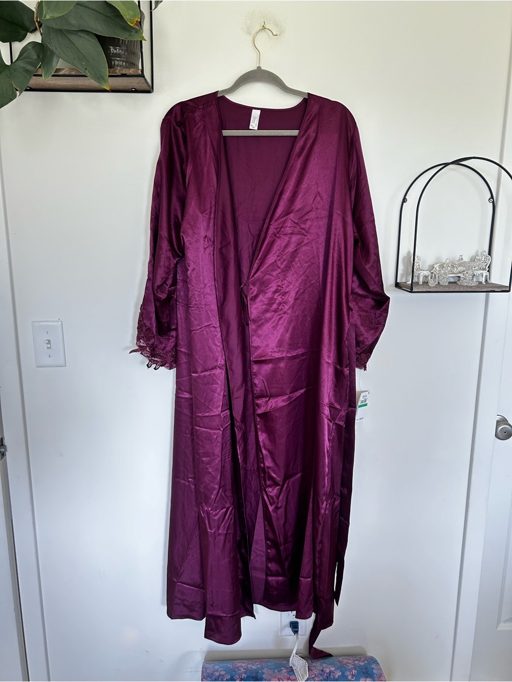 Flora Deep Purple Long Sleeve Satin Robe Size Large/XL